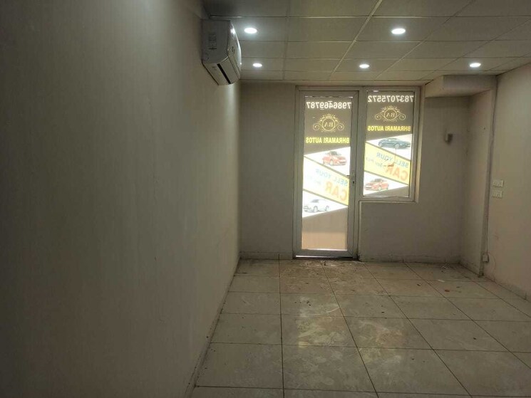 Room, chandigarh-citi-center 1 Bedroom 850 Sq.Ft. Apartment In Vip Road Zirakpur 9462815