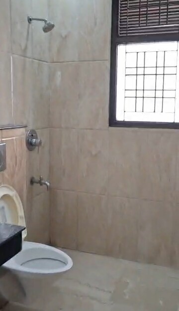 Bathroom in 3 BHK Apartment at Uppal Southend, Sector 49 – for Rent