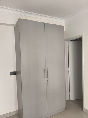 Room in 3 BHK Apartment at Pareena The Elite Residences, Sector 99 – for Rent