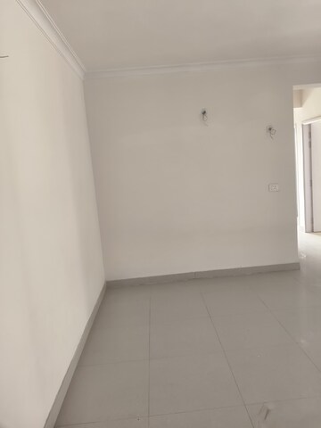 Room in 3 BHK Apartment at Pareena The Elite Residences, Sector 99 – for Rent