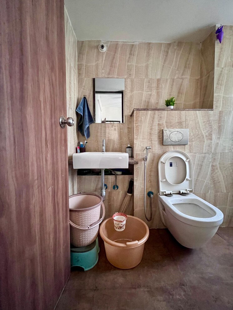 Bathroom, lodha-amara 2 Bedroom 672 Sq.Ft. Apartment In Kolshet Road Thane 9462862