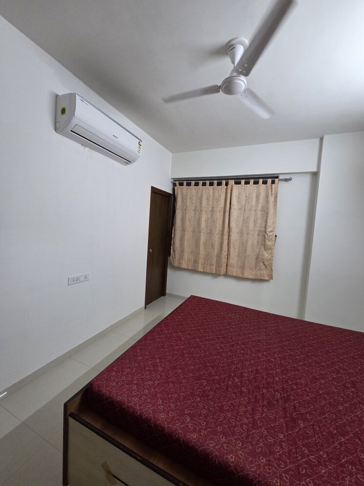 Bedroom, vishwanath-maher-homes-4 3 Bedroom 1435 Sq.Ft. Apartment In Shela Ahmedabad 9462889