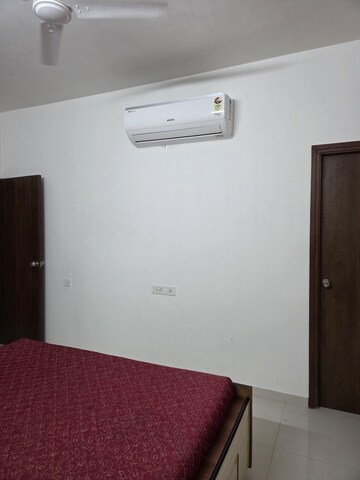 Room in 3 BHK Apartment at Vishwanath Maher Homes 4, Shela – for Rent