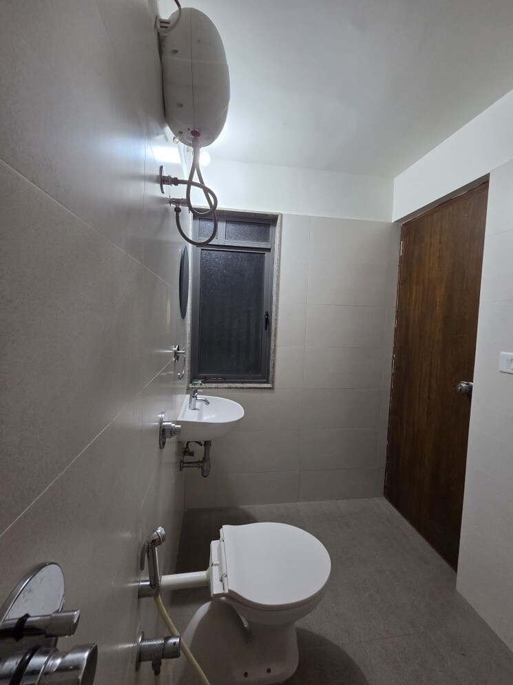 Bathroom, vishwanath-maher-homes-4 3 Bedroom 1435 Sq.Ft. Apartment In Shela Ahmedabad 9462889