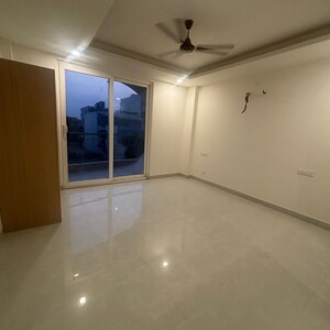 Room in 3 BHK Builder Floor at Palam Vihar – for Rent