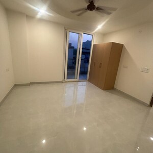 Room in 3 BHK Builder Floor at Palam Vihar – for Rent