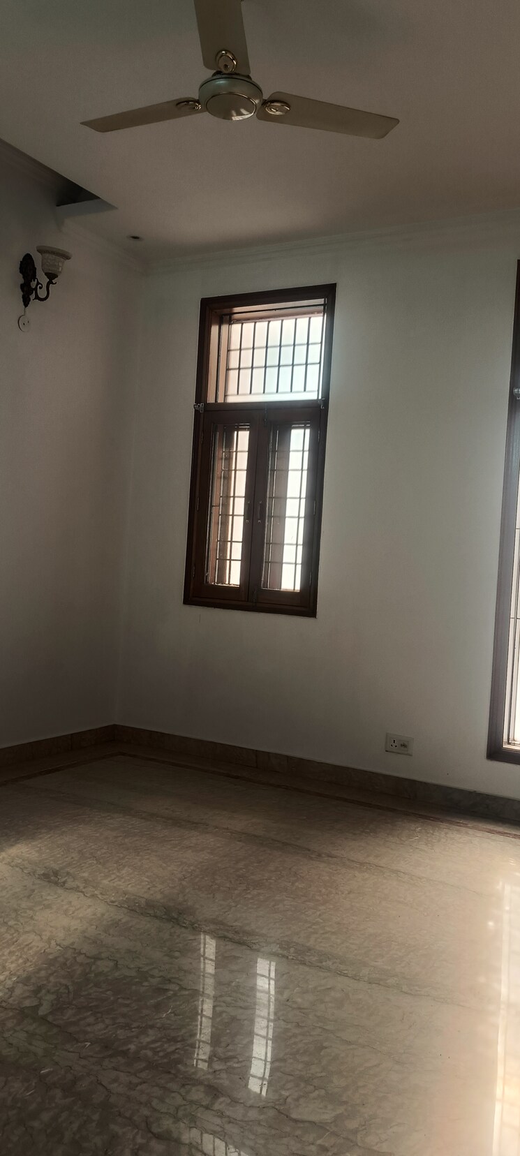 Room, sector 51 6+ Bedroom 450 Sq.Mt. Villa In Sector 51 Noida 9462910