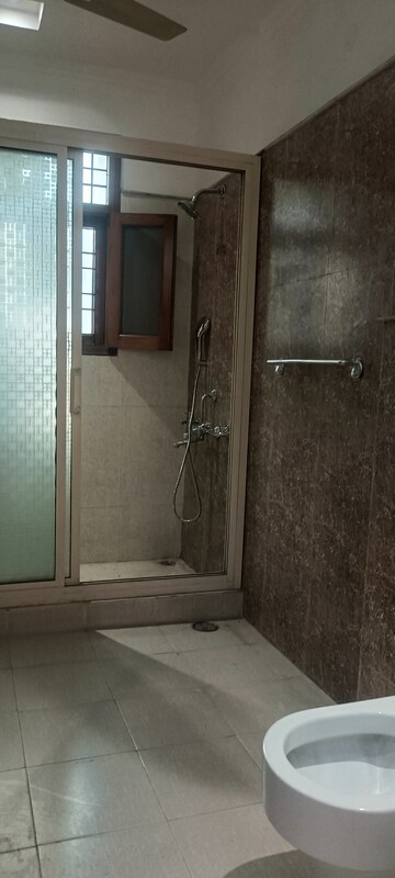 Bathroom in 6+ BHK Villa at Sector 51 – for Rent