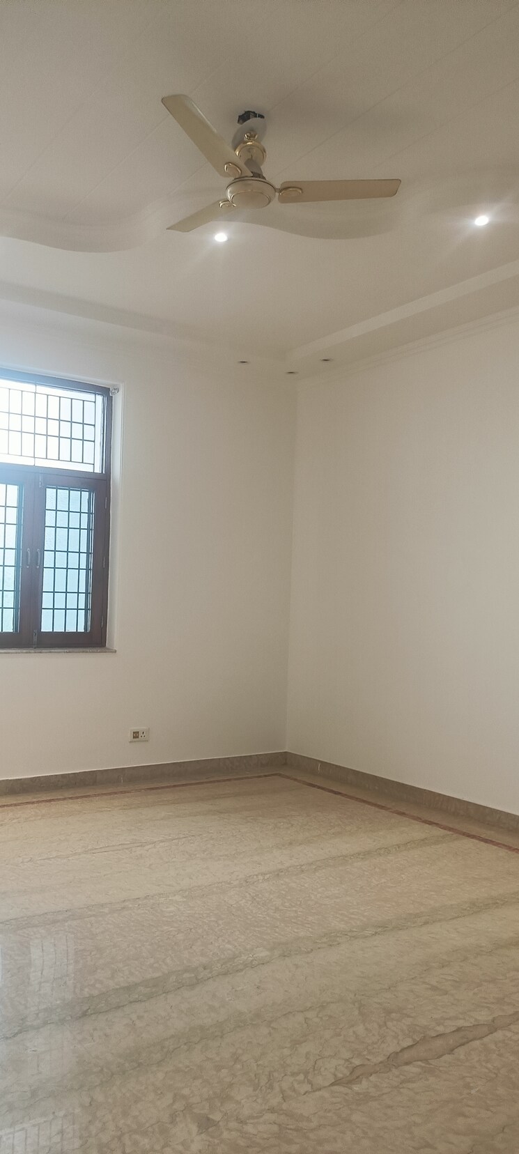 Room, sector 51 6+ Bedroom 450 Sq.Mt. Villa In Sector 51 Noida 9462910