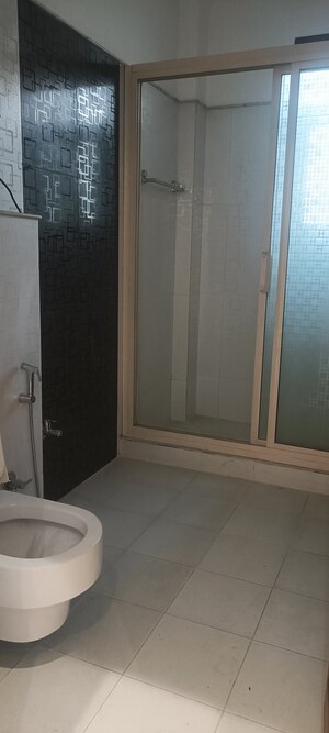 Bathroom in 6+ BHK Villa at Sector 51 – for Rent