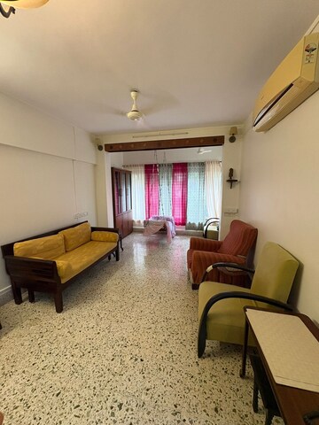 Living Room in 2 BHK Apartment at Santacruz West – for Rent