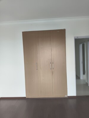 Room in 3 BHK Apartment at Pareena The Elite Residences, Sector 99 – for Rent