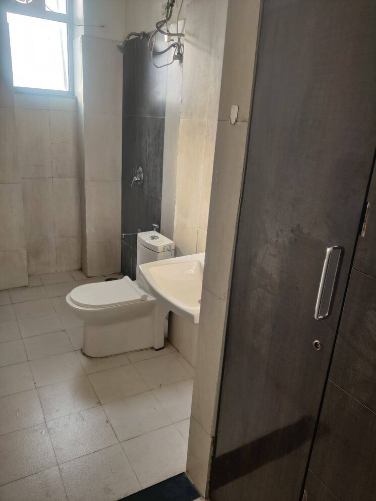 Bathroom, rajpur khurd extension 2 Bedroom 86 Sq.Yd. Builder Floor In Rajpur Khurd Extension Delhi 9462898