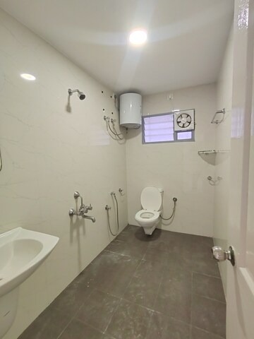 Bathroom in 1 BHK Builder Floor at Reliable Layout – for Rent