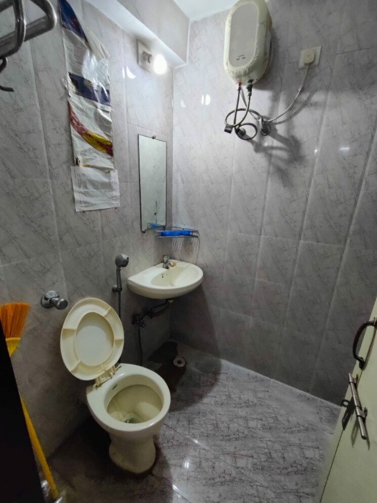 Bathroom, thaltej 3 Bedroom 1300 Sq.Ft. Apartment In Thaltej Ahmedabad 9462974