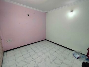 Room in 3 BHK Apartment at Thaltej – for Rent