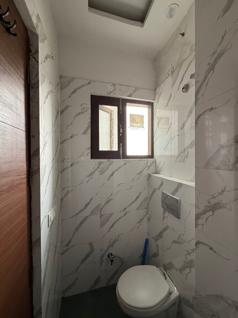 Bathroom, pir machalla 3 Bedroom 990 Sq.Ft. Apartment In Pir Machalla Zirakpur 9463007