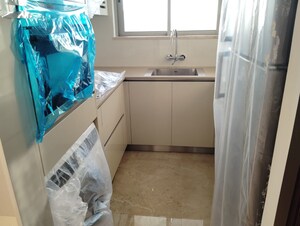 Team Area in 2 BHK Apartment at Castle Rock, Powai – for Rent