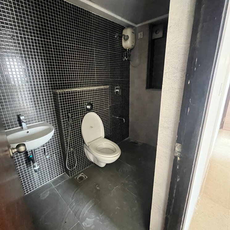 Bathroom, lodha-palava-city-lakeshore-greens 1.5 Bedroom 638 Sq.Ft. Apartment In Hedutane Thane 9463047