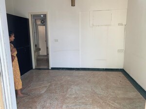 Room in 3 BHK Apartment at Hiranandani Gardens Eldora, Powai – for Rent