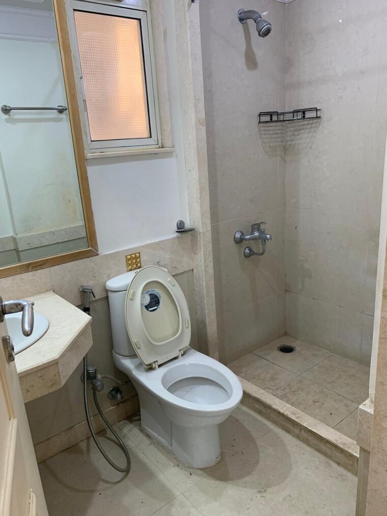 Bathroom, hiranandani-gardens-eldora 3 Bedroom 1470 Sq.Ft. Apartment In Powai Mumbai 9399530