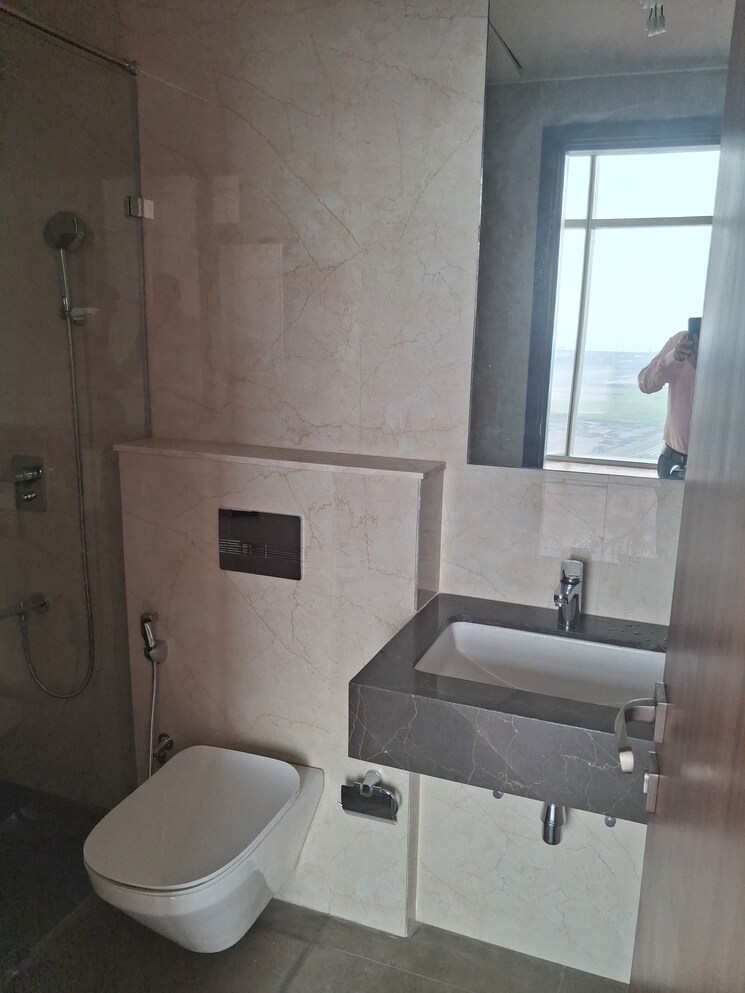 Bathroom, piramal-mahalaxmi 3 Bedroom 1300 Sq.Ft. Apartment In Mahalaxmi Mumbai 9463077