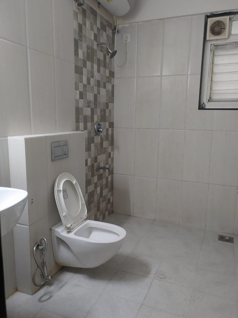 Bathroom, nandan-prospera 3 Bedroom 1500 Sq.Ft. Apartment In Baner Pune 9463140