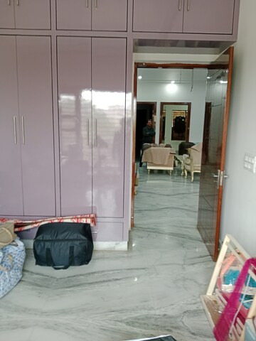 Parking in 3 BHK Builder Floor at Sector 18 – for Rent