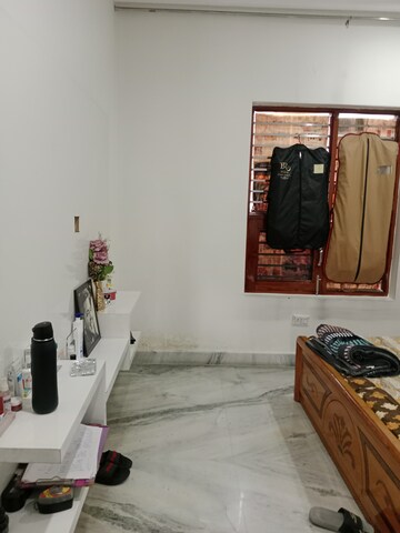 Room in 3 BHK Builder Floor at Sector 18 – for Rent