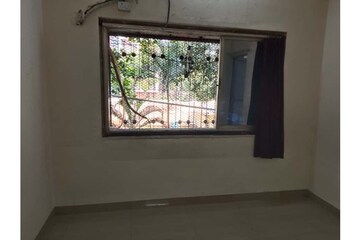 Room in 1 BHK Apartment at Patliputra Building, Andheri West – for Rent