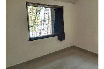 Room in 1 BHK Apartment at Patliputra Building, Andheri West – for Rent