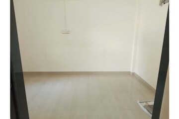 Room in 1 BHK Apartment at Patliputra Building, Andheri West – for Rent