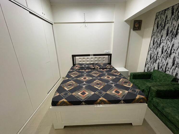 Team Area, khar west 1 Bedroom 500 Sq.Ft. Apartment In Khar West Mumbai 9463179