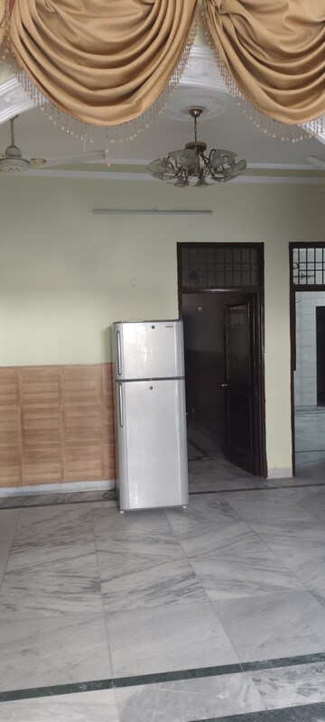 Room in 5 BHK Independent House at Lohgarh – for Rent