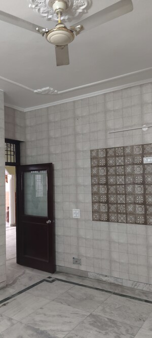 Room in 5 BHK Independent House at Lohgarh – for Rent