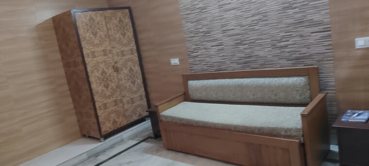 Room, lohgarh 5 Bedroom 4500 Sq.Ft. Independent House In Lohgarh Zirakpur 9463188