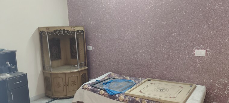 Room, lohgarh 5 Bedroom 4500 Sq.Ft. Independent House In Lohgarh Zirakpur 9463188