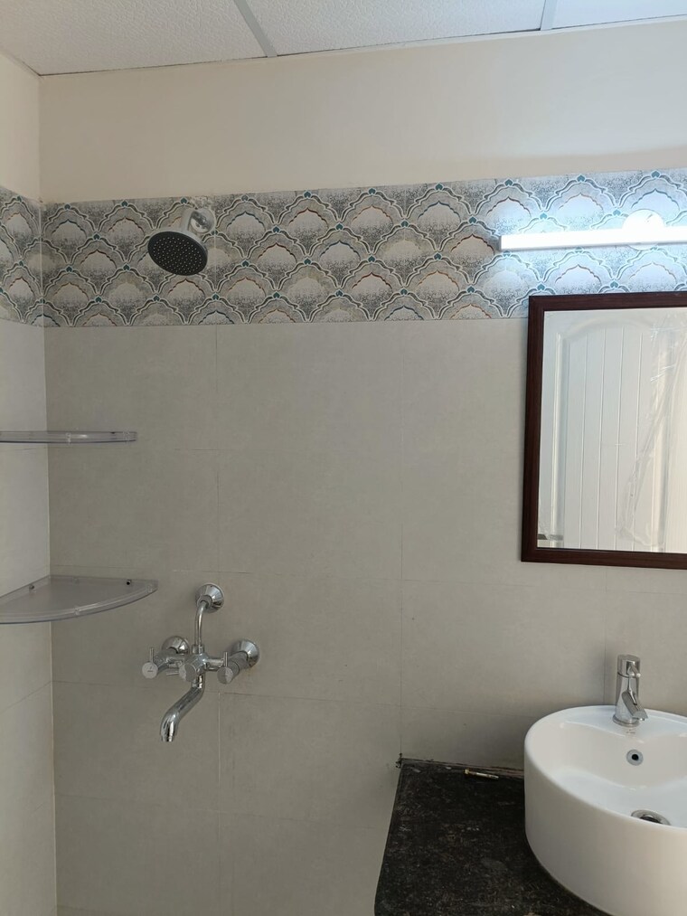 Bathroom, sushma-valencia 3 Bedroom 1800 Sq.Ft. Apartment In International Airport Road Zirakpur 9463230