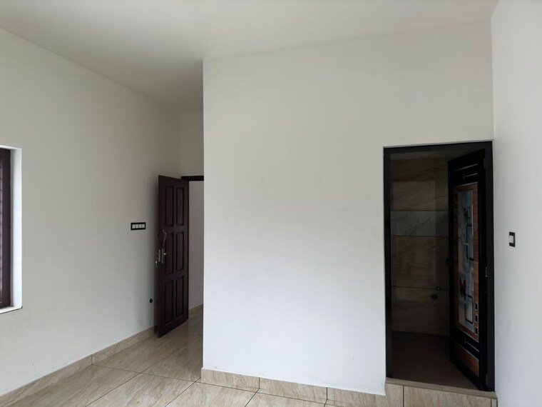 Room, cheroor 6+ Bedroom 5000 Sq.Ft. Independent House In Cheroor Thrissur 9463236