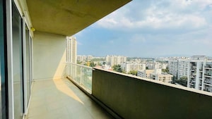 Swimming Pool in 3 BHK Apartment at Amanora Aspire Towerss, Hadapsar – for Sale