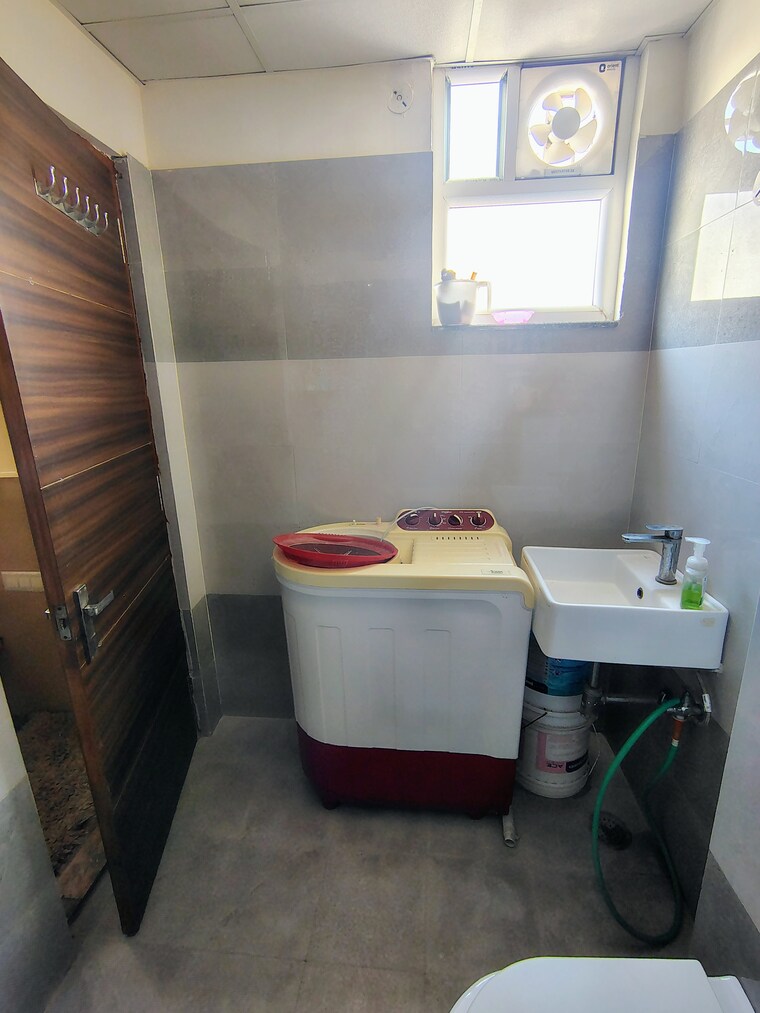Bathroom, viraj-kamal-apartment 2 Bedroom 1081 Sq.Ft. Apartment In Gopalpura Jaipur 9463244