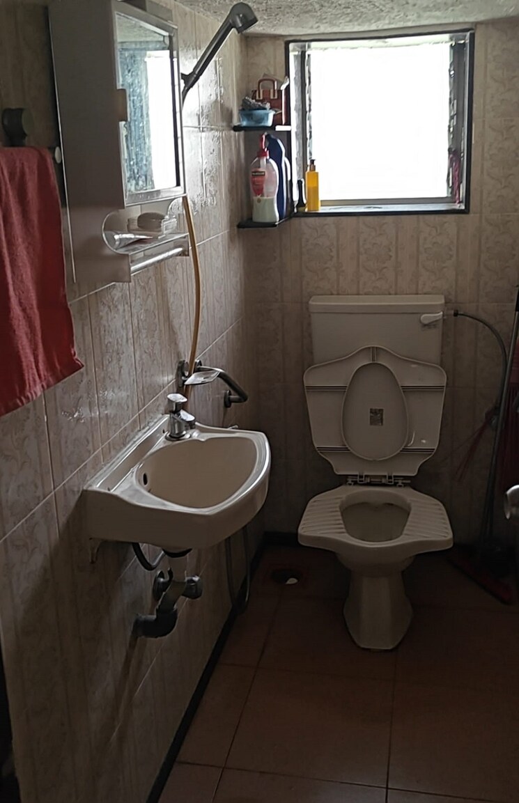 Bathroom, bandra west 2 Bedroom 700 Sq.Ft. Apartment In Bandra West Mumbai 9463252