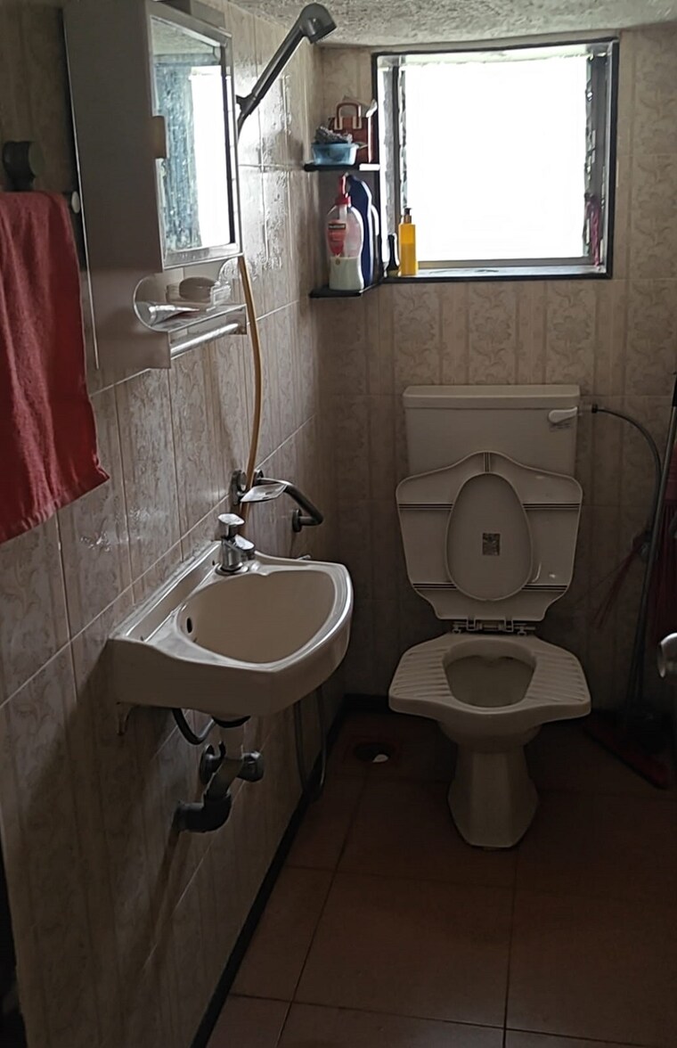 Bathroom, bandra west 2 Bedroom 700 Sq.Ft. Apartment In Bandra West Mumbai 9463252
