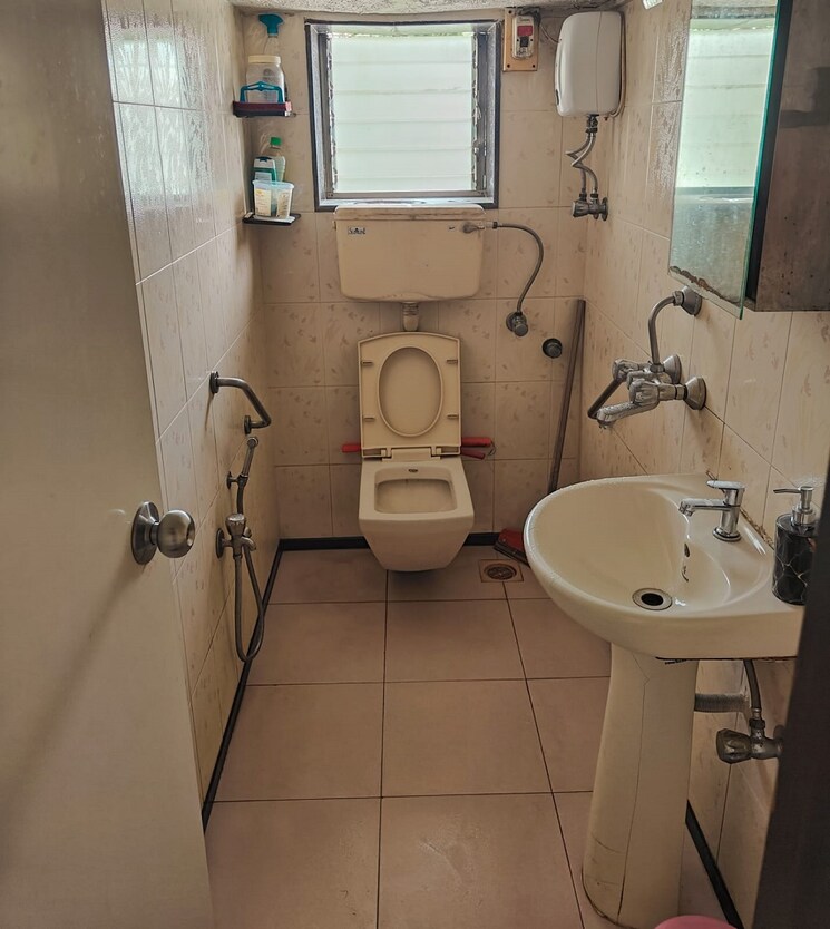 Bathroom, bandra west 2 Bedroom 700 Sq.Ft. Apartment In Bandra West Mumbai 9463252