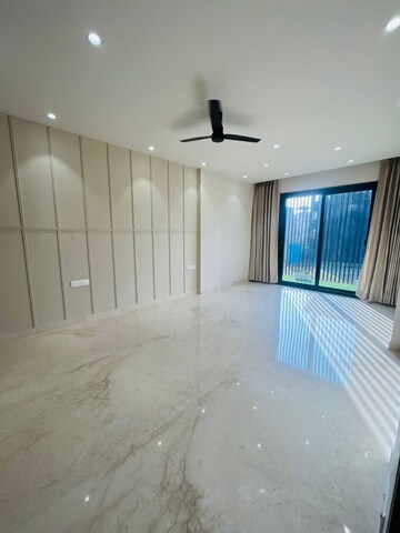 Room in 4 BHK Builder Floor at Anant Raj Ashok Estate, Sector 63a – for Sale