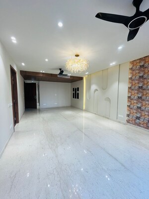 Room in 4 BHK Builder Floor at Anant Raj Ashok Estate, Sector 63a – for Sale