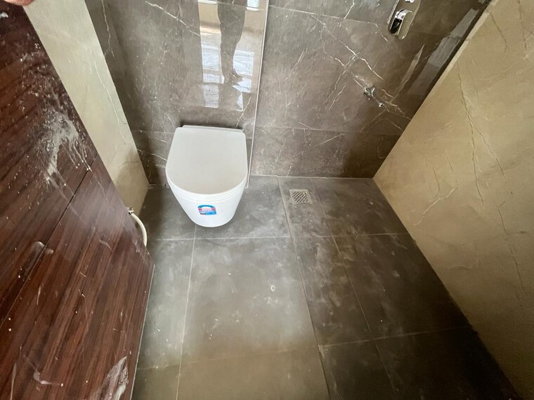Bathroom, rachana-beverly-hills 3 Bedroom 1500 Sq.Ft. Apartment In Baner Pune 9463272
