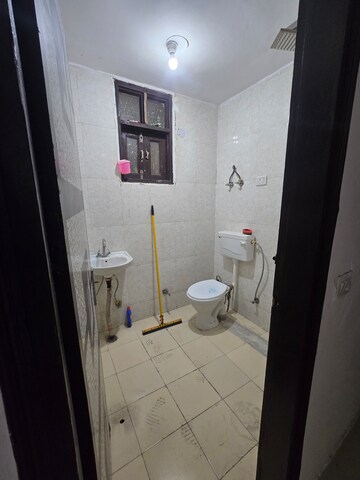 Bathroom in 3 BHK Builder Floor at Mandi – for Rent