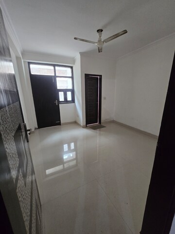 Bedroom in 3 BHK Builder Floor at Mandi – for Rent