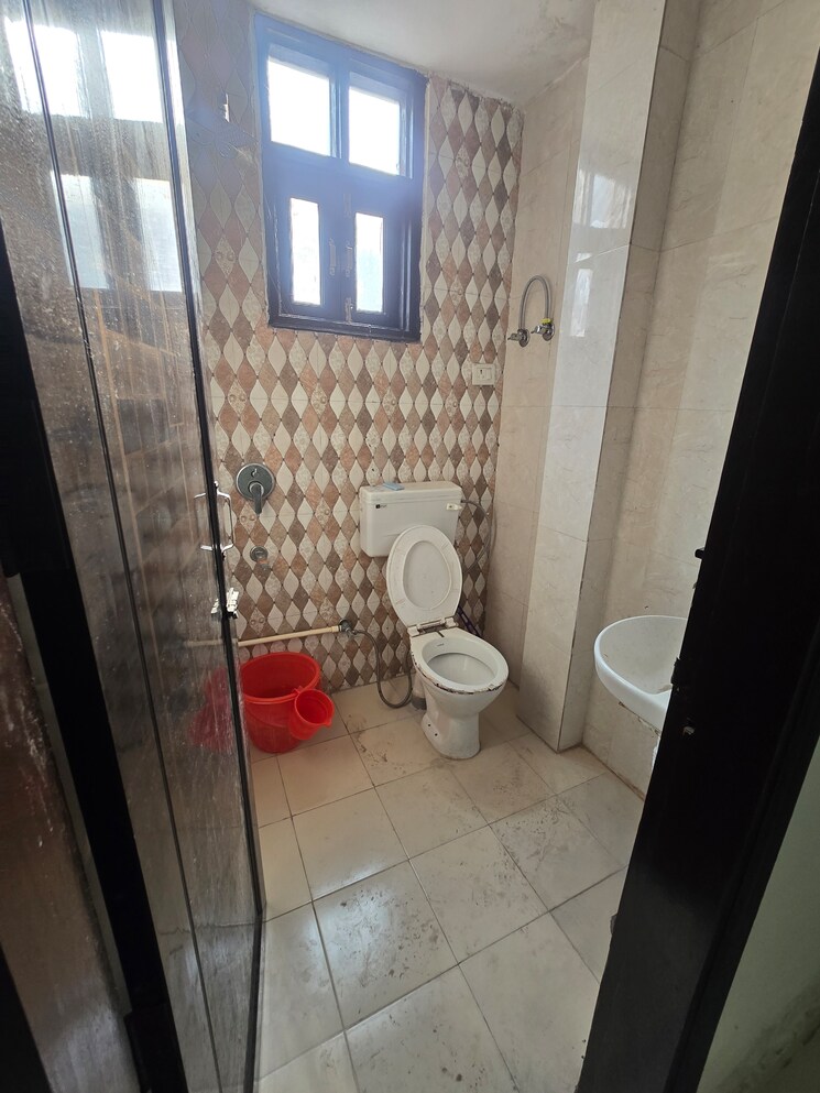 Bathroom, mandi 3 Bedroom 1220 Sq.Ft. Builder Floor In Mandi Delhi 9463321